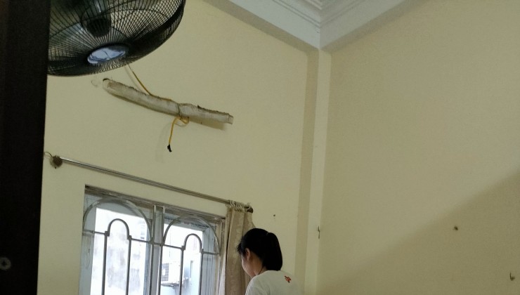 Bán gấp giá rẻ Nam Dư 32m, 4 tầng, mặt tiền 3.3m, 4.05 tỷ Hoàng Mai.
+ 21/6/2024 cần bán bán gấp hạ chào 100 triệu, giá chào mới 4.05 tỷ.